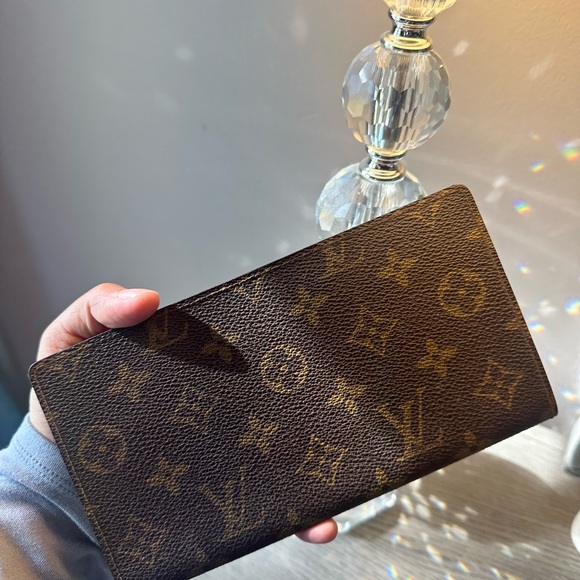 Louis Vuitton envelope wallet. See all pictures for any call outs. - Picture 10 of 13